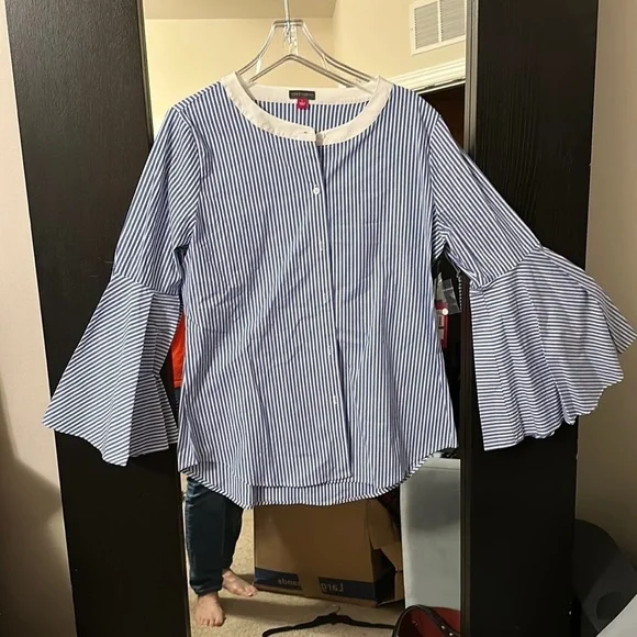 Vince Camuto button up - Picture 2 of 6